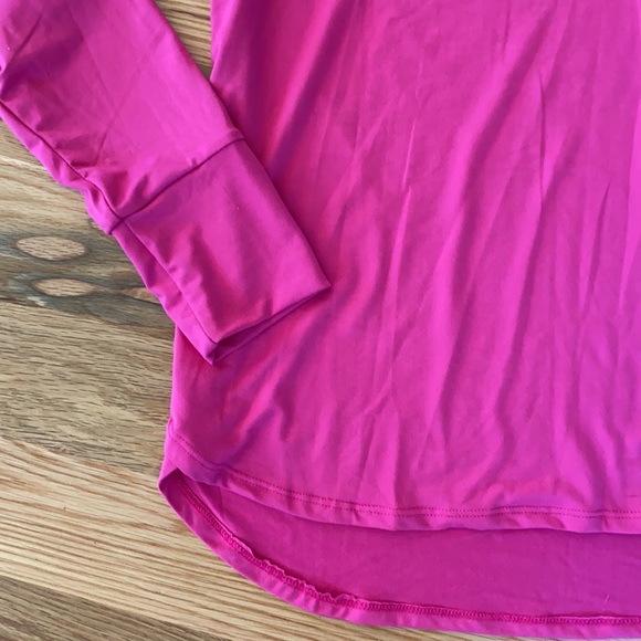 NWT  Bobeau V-Neck Butter Top in Fuchsia - Picture 9 of 11